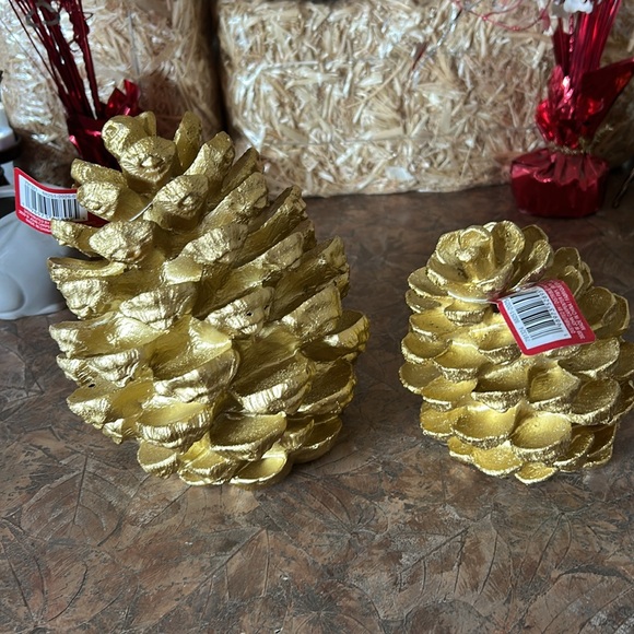 Ashland Gold Pinecone Festive and Warm Decorative Set - Picture 5 of 8